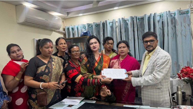 রংপুর-৩ আসনে সংসদ নির্বাচনে মনোনয়ন ফরম নিলেন তৃতীয় লিঙ্গের রানী